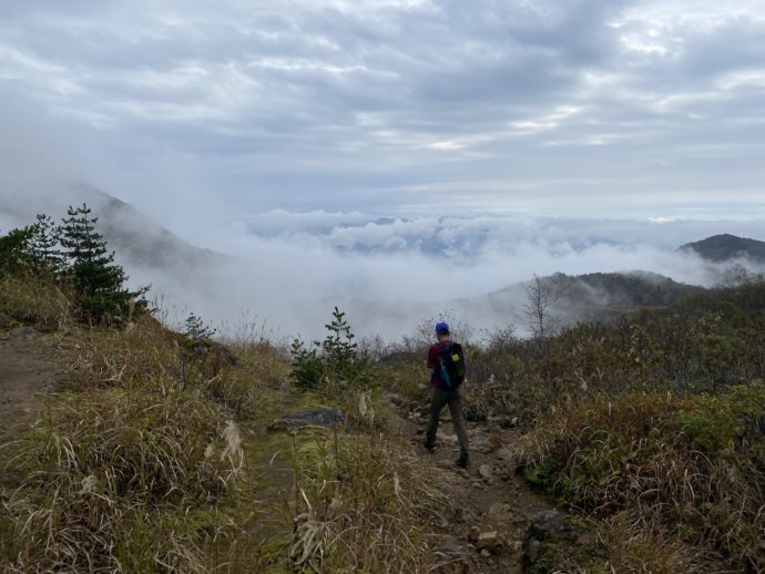 裏磐梯登山口のコースとの合流地点の雲海
