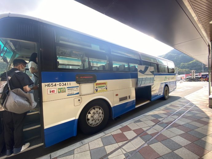 長野原草津バス停とバス
