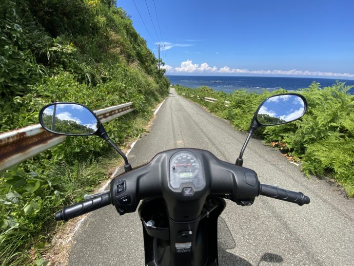 バイクと海岸線沿いの佐賀一周ロード