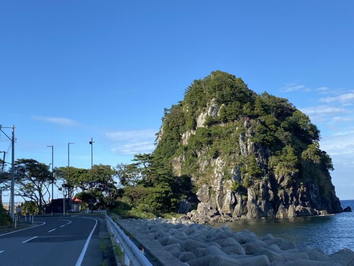 風島神社の岩