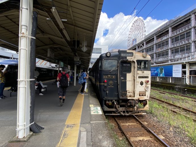 ホームに入場した指宿のたまて箱