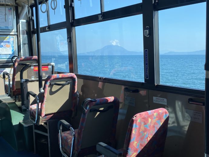 バスから見える桜島