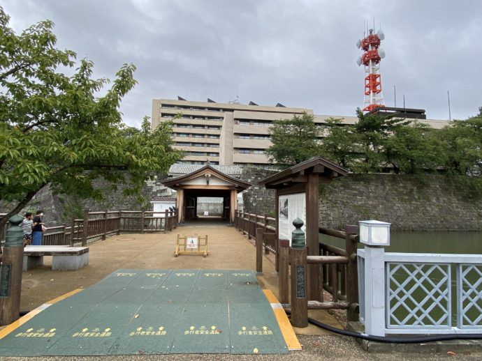 福井城跡の門