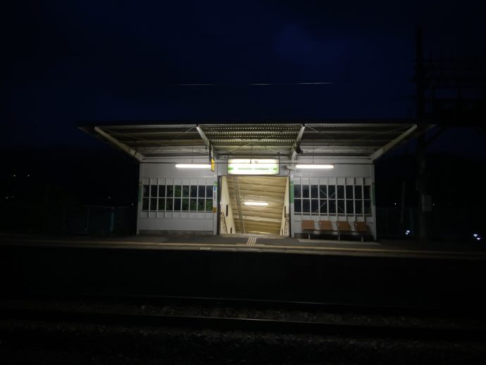 上牧駅のホーム