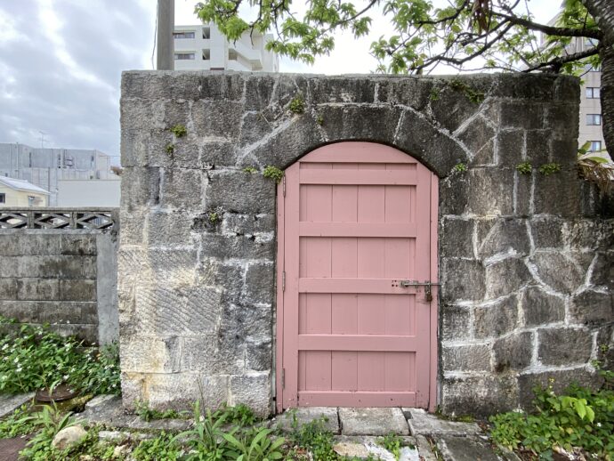 ピンクの扉