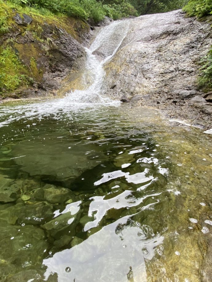 カムイワッカの滝の滝ツボ