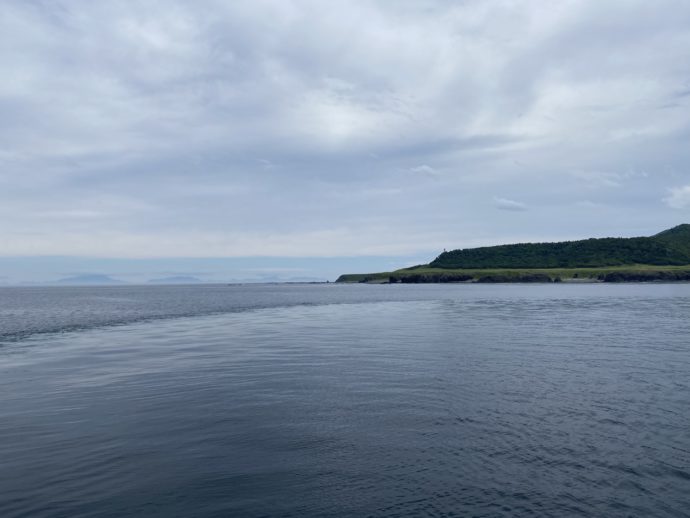 知床岬と国後島