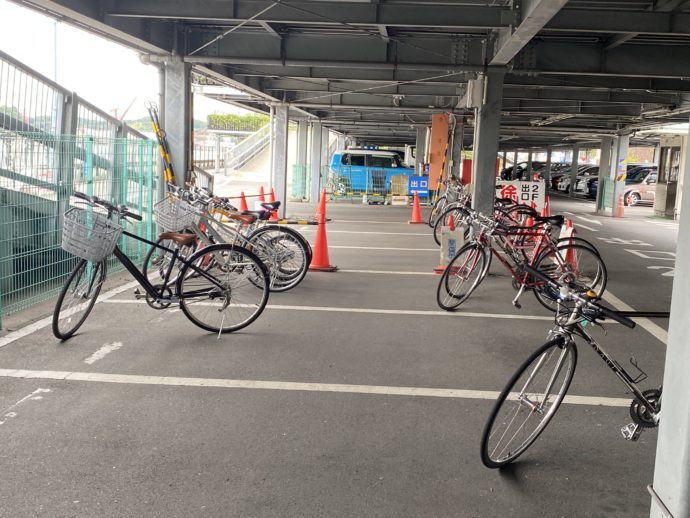 尾道駅前港湾駐車場の自転車