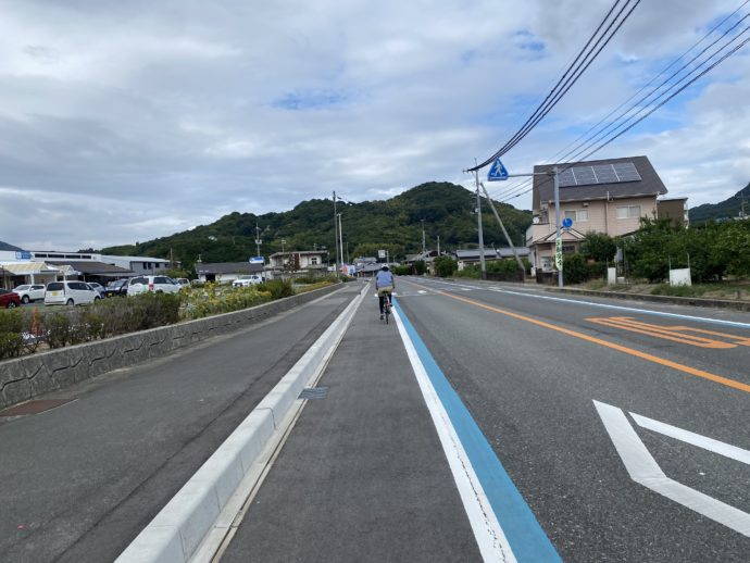 生口島の海沿いの道