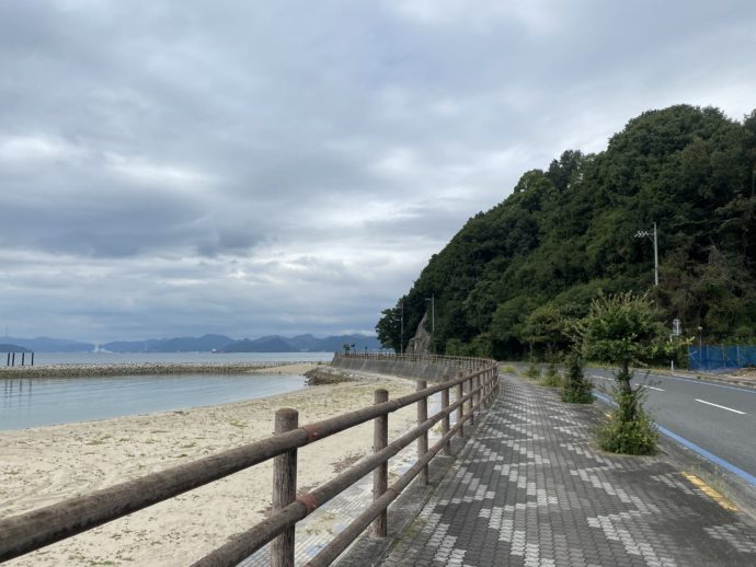 生口島の海沿いの道