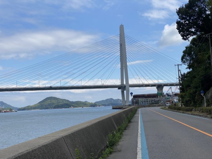 生口橋と道路