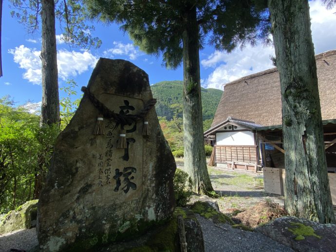 飛騨高椅神社の包丁塚