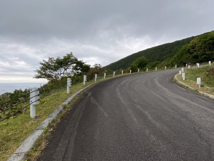 恵山への車道