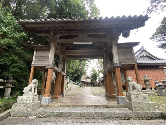 厳原八幡宮神社の山門