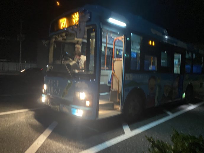 比田勝に到着した対馬交通バス