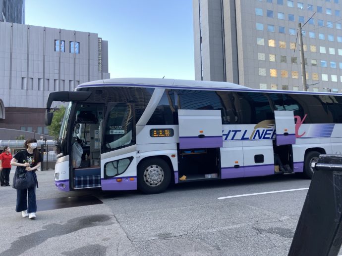 大阪梅田プラザモータープールに到着したバス