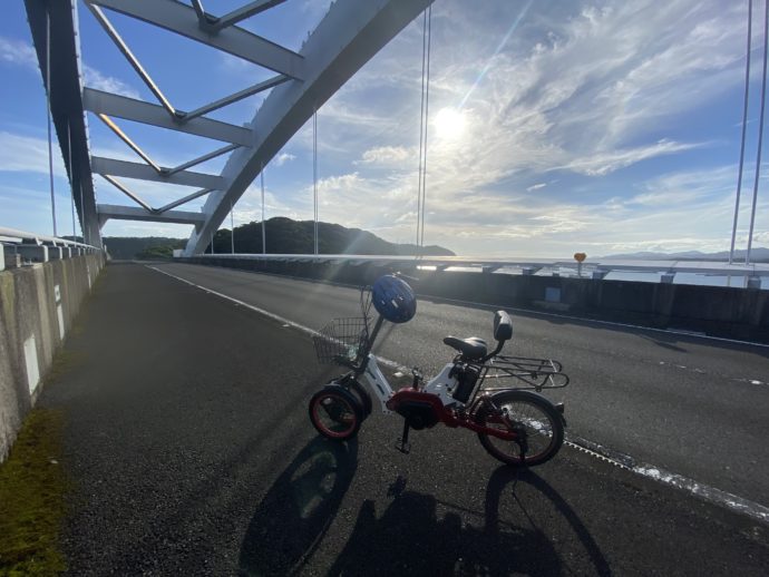串本大橋と自転車