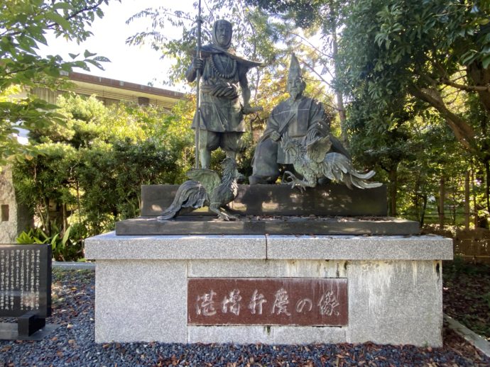 弁慶と熊野別当湛増の像