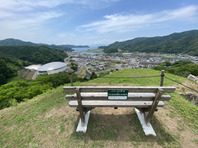 佐敷城跡のベンチ