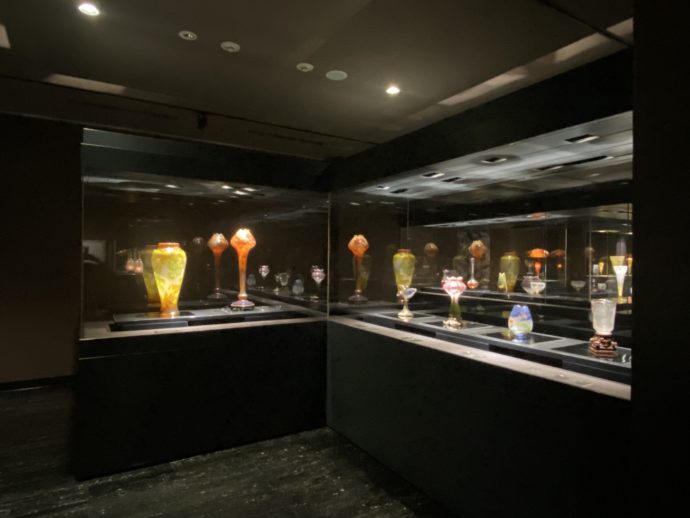 北澤美術館のガラス工芸品展示