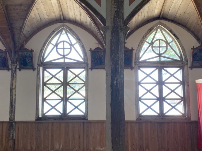 旧五輪教会堂の大きな窓