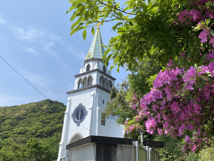 カトリック浜脇教会と花