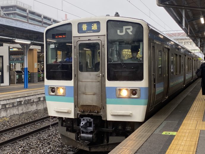 JR上諏訪駅に到着した電車
