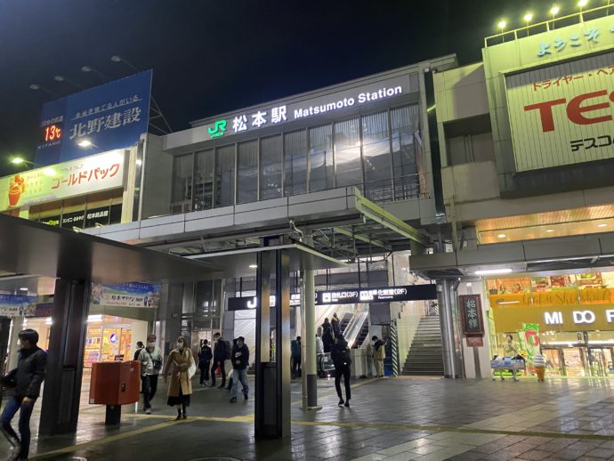 夜のJR松本駅