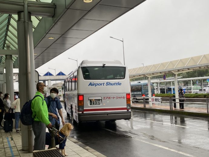 鹿児島空港に到着したリムジンバス