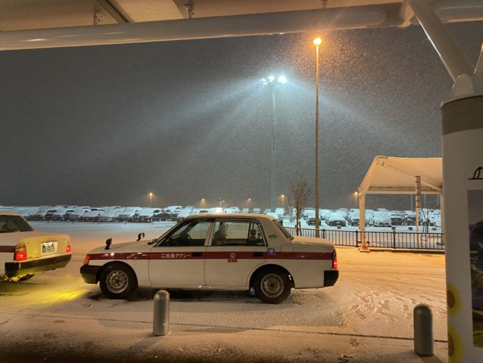 雪の花巻空港とタクシー