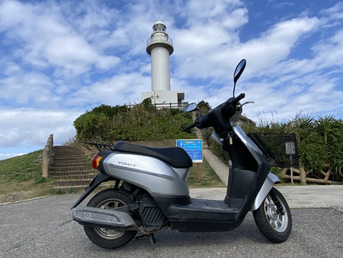 御神崎灯台とバイク