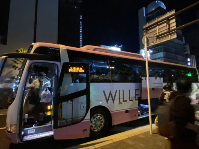 大阪に到着したWILLERバス