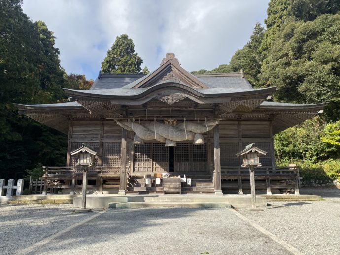 玉若酢命神社の拝殿