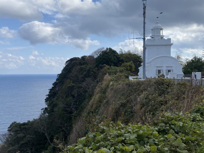 西郷岬の白い灯台