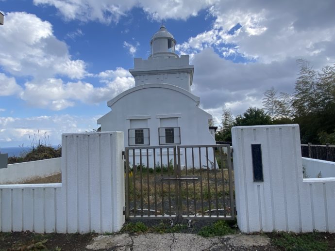 西郷岬の白い灯台