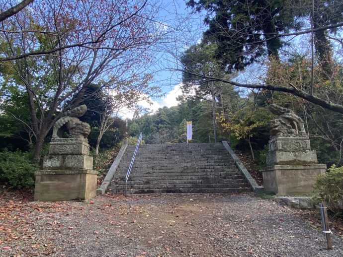 隠岐神社の境内の階段