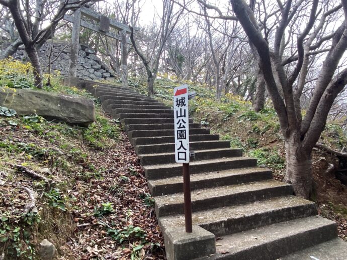 勝本城跡への階段