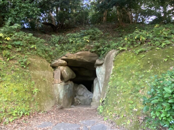 鬼の窟古墳の石室の入り口