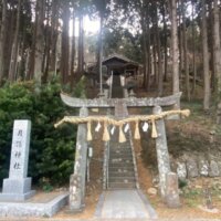 月讀神社の鳥居と参道の石段