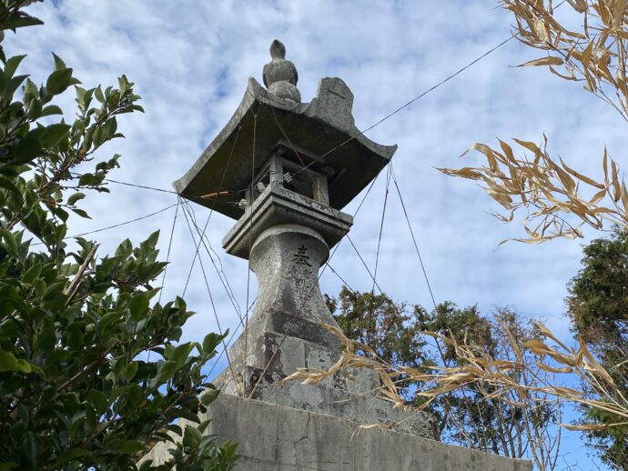 本宮八幡神社の石灯篭