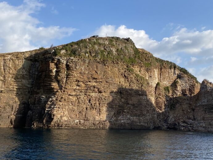 辰ノ島遊覧船から眺める奇岩