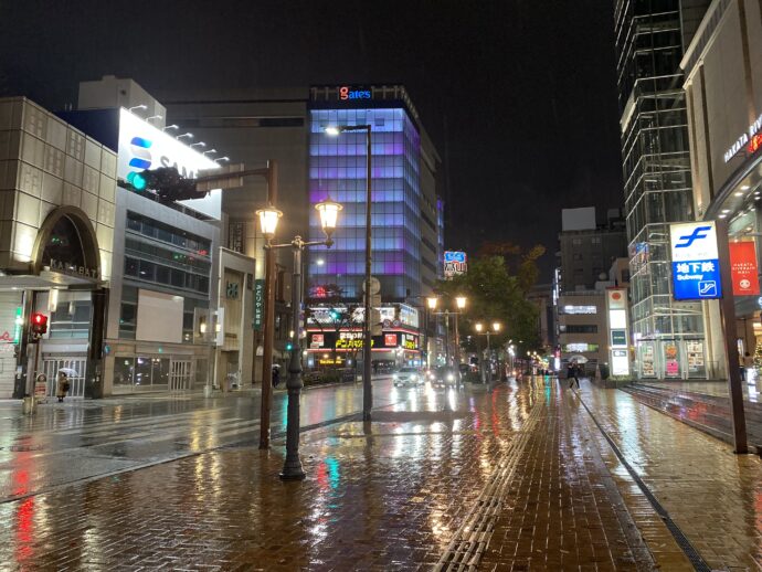 雨の博多の夜