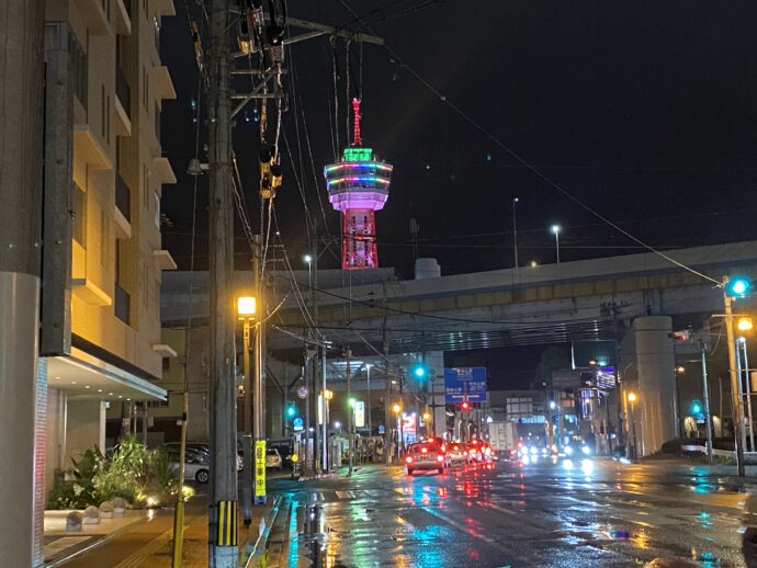 雨の博多の夜