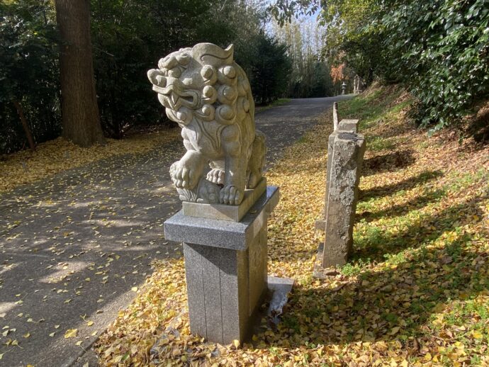 天手長男神社の旧参道の狛犬