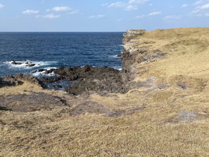 牧崎園地の断崖