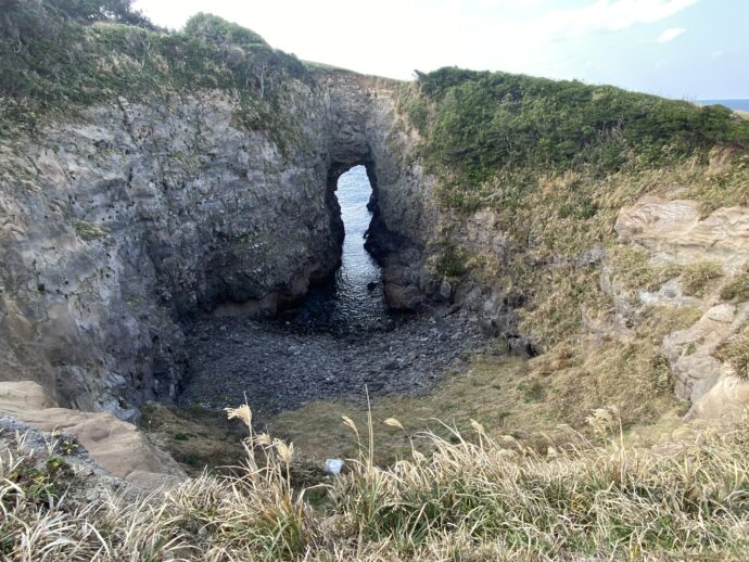 牧崎園地の鬼の足跡