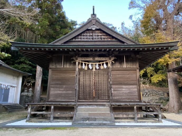 白沙八幡神社の拝殿