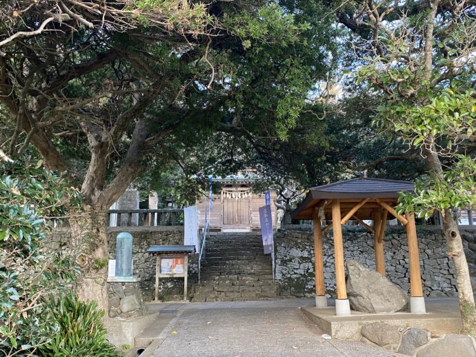 白沙八幡神社の境内