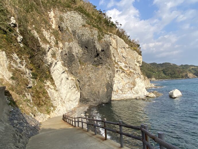 初瀬の岩脈の通路