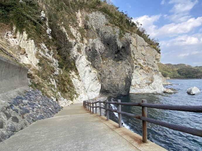 初瀬の岩脈の通路